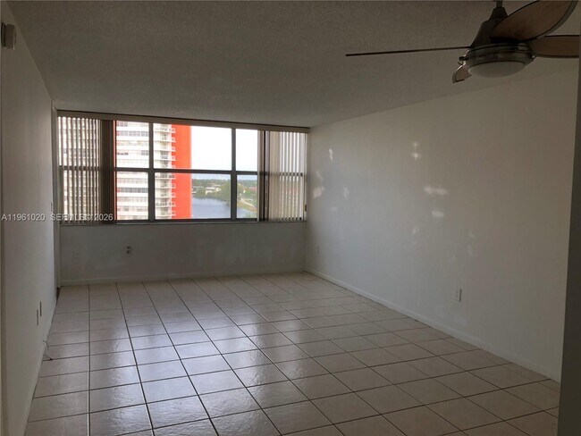 Building Photo - 1300 NE Miami Gardens Dr