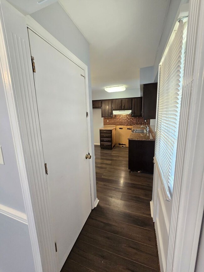 Building Photo - Brick Ranch in the heart of Jeffersontown! Featuring hardwood styled floors, 3 Bedrooms, 1.5 Bath...