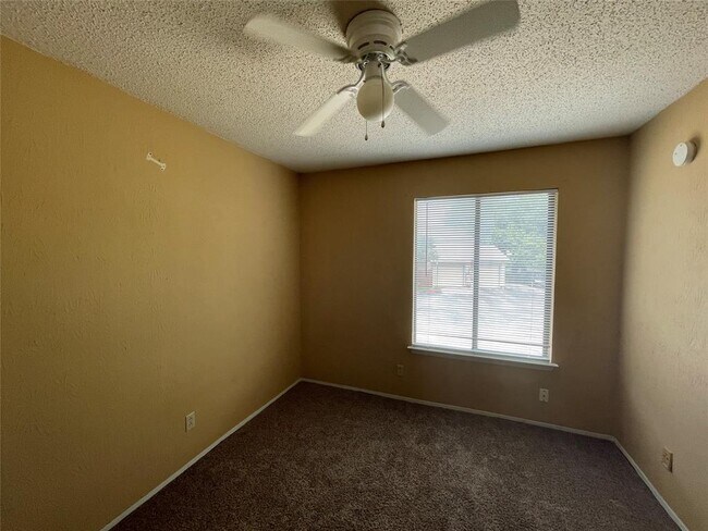 Building Photo - 9611 Blue Creek Ln