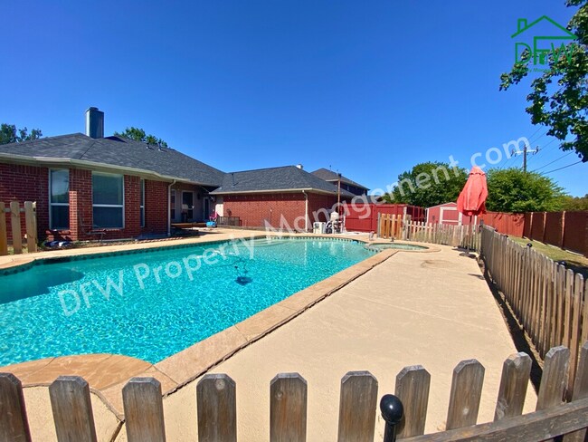 Building Photo - 2502 Chapel Hill Dr