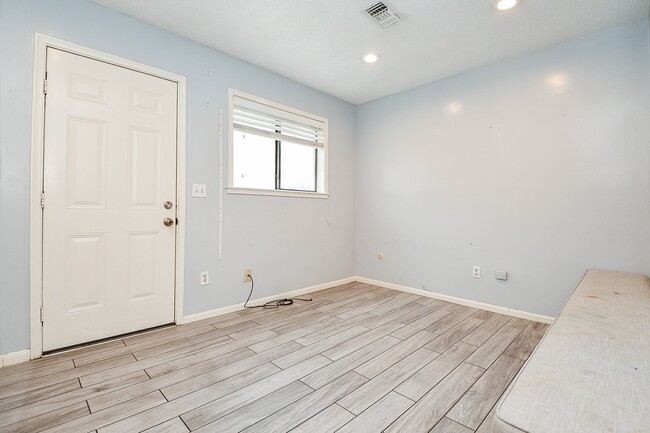 Building Photo - 11906 Pepperdine Ln