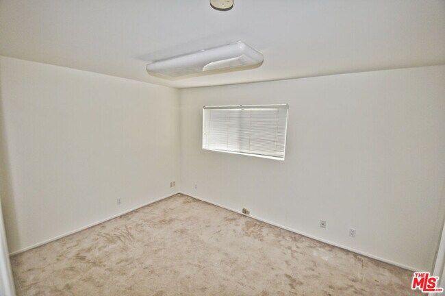 Building Photo - 4063 La Salle Ave