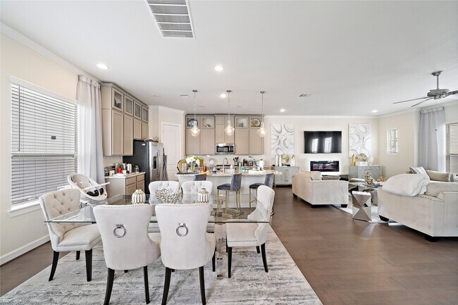 Building Photo - 2009 Royal Landing Dr