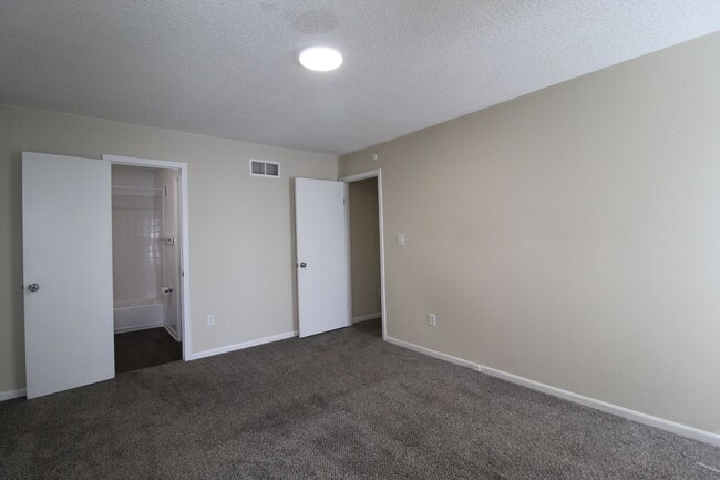 Building Photo - April FREE On This Fully Remodeled 2 Bedroom 1.5 Bath Duplex In Olathe