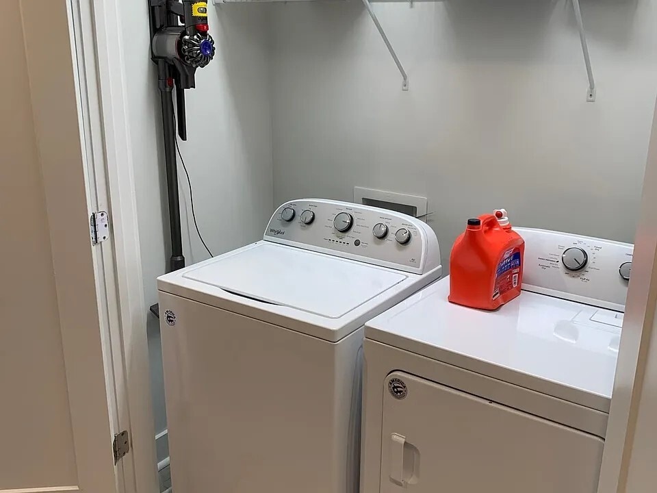 Building Photo - 17035 Soho Dr