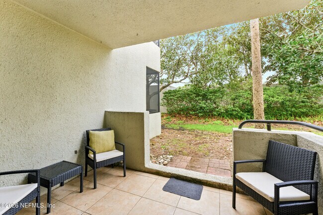 Building Photo - 658 Summer Pl