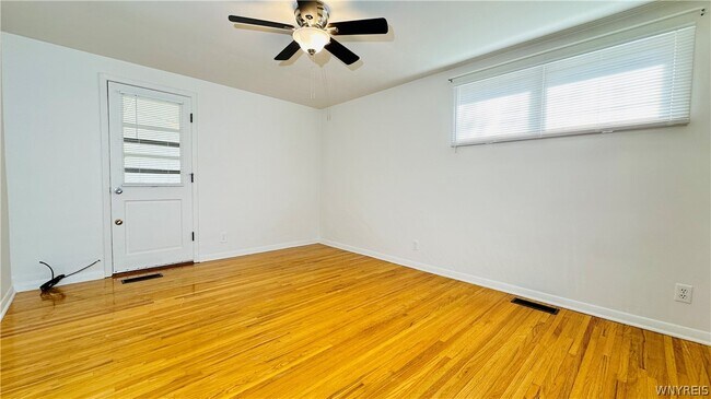 Building Photo - 954 Brighton Rd