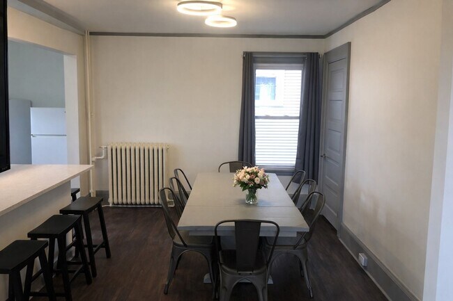 Building Photo - 306 Bryant Ave