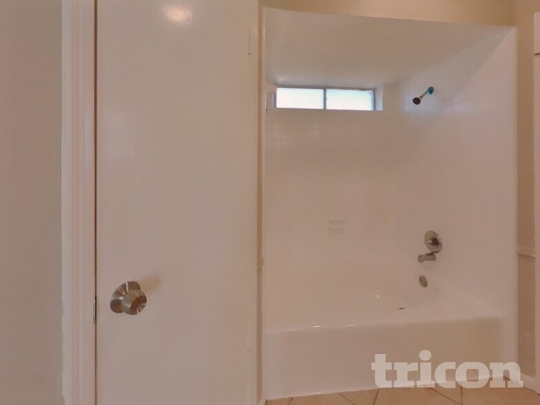 Building Photo - 5711 Kiowa Timbers Dr