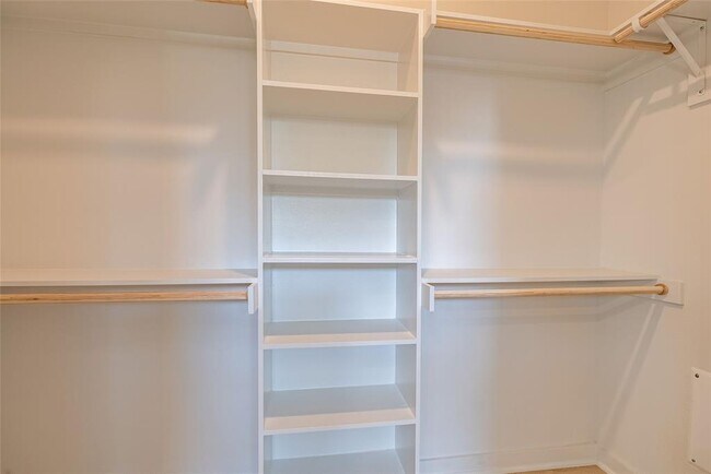 Building Photo - 100 Mockingbird Ln W