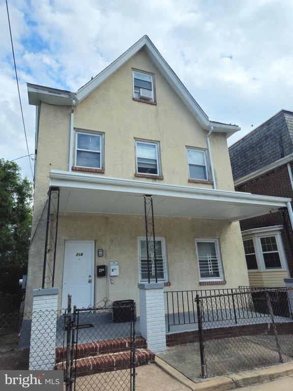 Building Photo - 218 E Price St