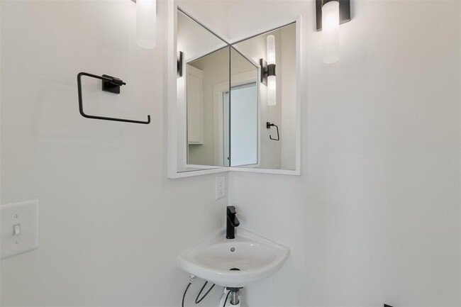 Building Photo - 18829 Selah Wy