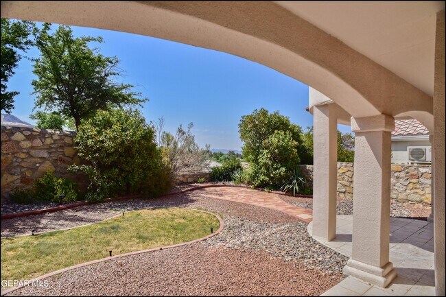 Building Photo - 1560 Via Appia St