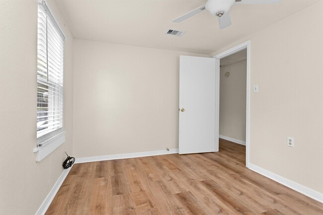 Building Photo - 6002 Shelburne St