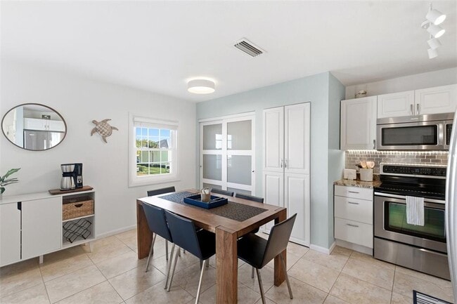 Building Photo - 5174 Beach Dr SE