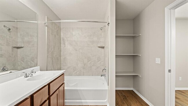 Building Photo - 621 Christian Ln