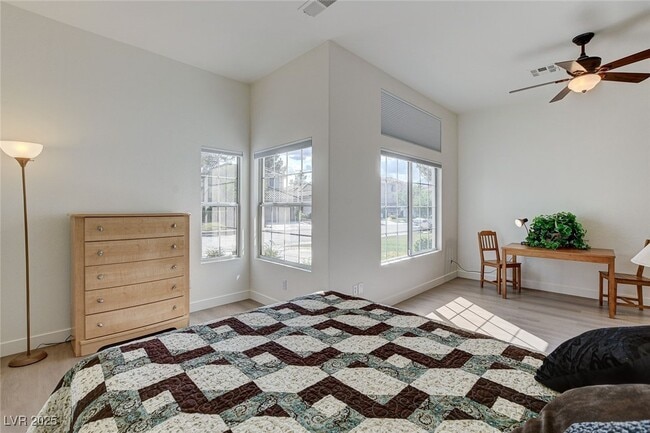 Building Photo - 9244 Pitching Wedge Dr