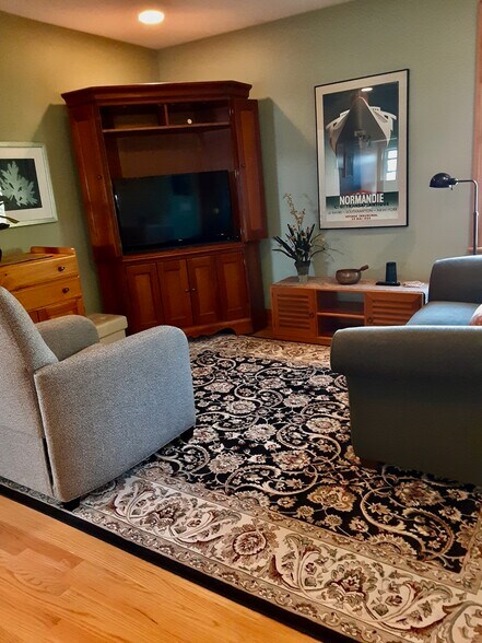 Building Photo - 2422 N Drake Ave