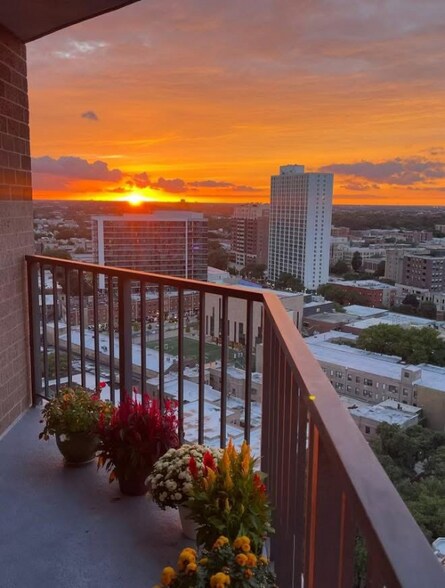 Primary Photo - 3660 N Lake Shore Dr