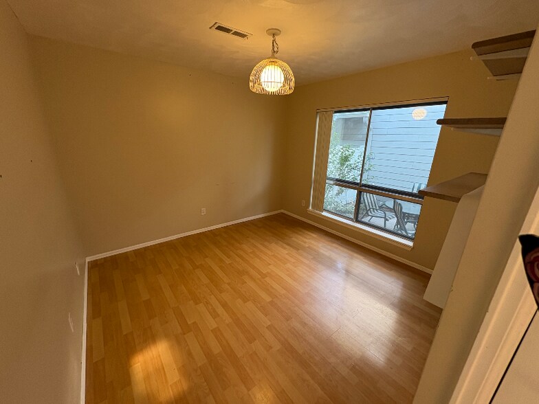 Building Photo - 7144 S Vine Cir E