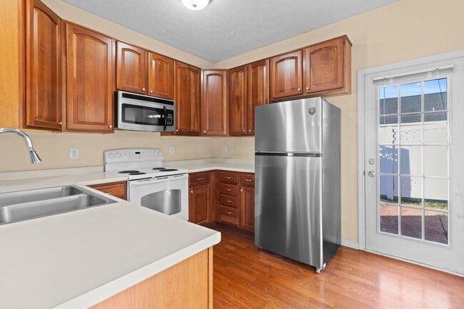 Building Photo - $200 OFF FIRST 2 MONTH'S OF RENT FOR 14+ MONTH LEASE!