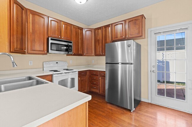 Building Photo - Beautiful home in the heart of Westfield!