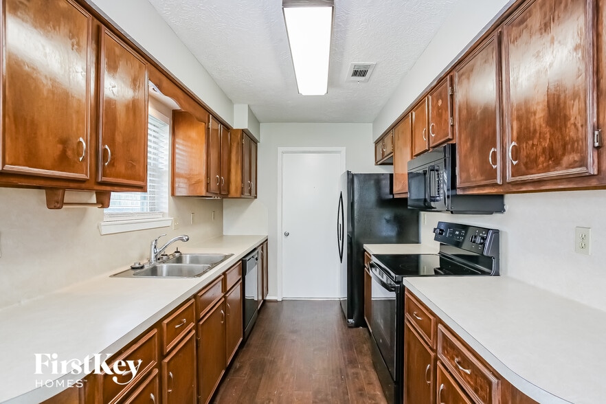 Building Photo - 16106 David Glen Dr