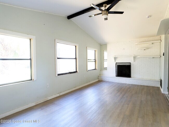 Building Photo - 317 Pineda St