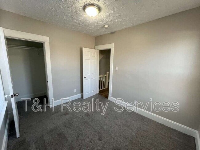 Building Photo - 514 E 33rd St