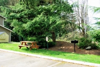 Building Photo - Evergreen Meadows