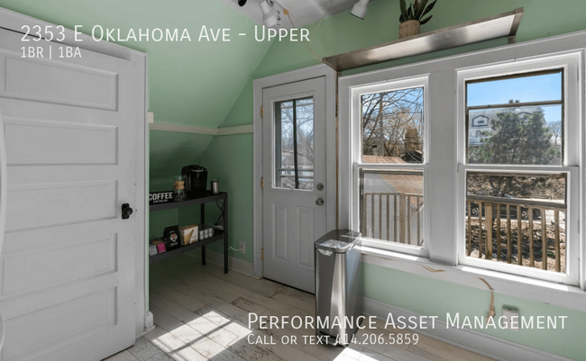 Building Photo - Upper unit in a desirable Bay View location