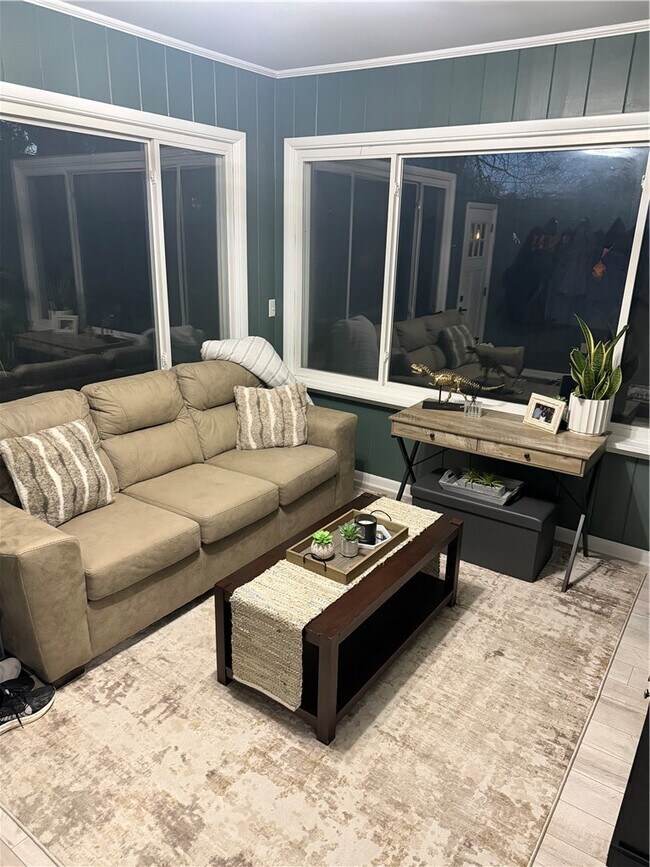 Building Photo - 1560 Blossom Rd