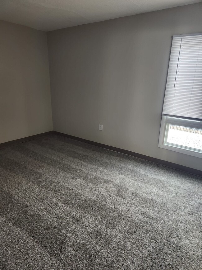 Building Photo - Spacious One Bedroom Apartment Home Availa...