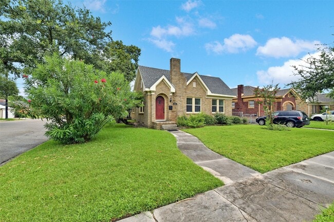 Building Photo - 4701 Avenue N 1/2 Rear