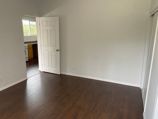 Building Photo - Single-Family Home 4BD/3BA Is Immediately ...