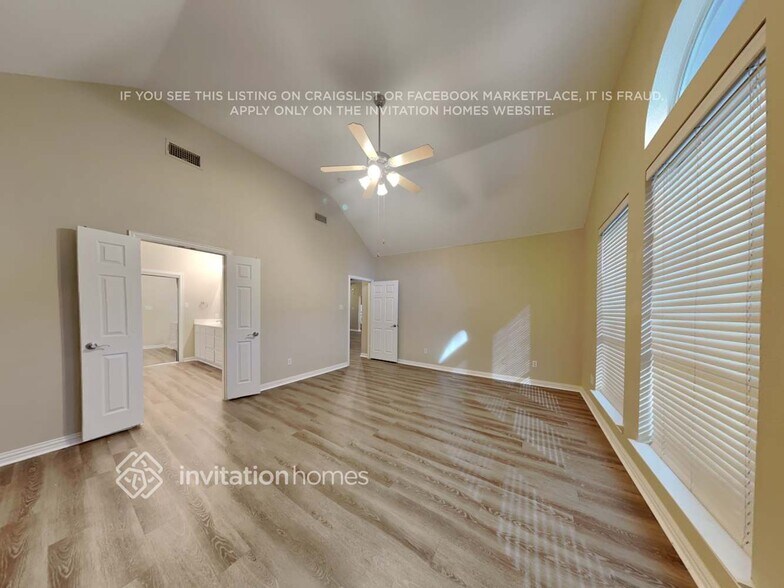 Building Photo - 2206 Kingsley Dr
