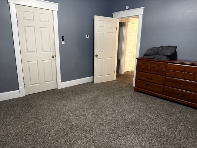 Building Photo - 4 bedroom 2 bathroom home for rent!