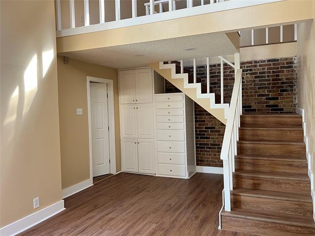 Building Photo - 201 Shelmar Dr