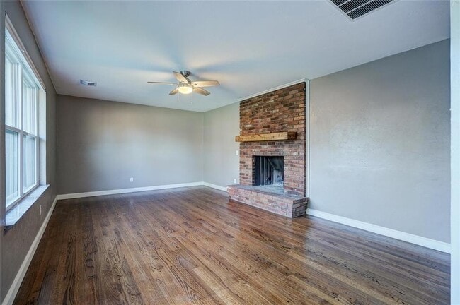 Building Photo - 2756 NW Grand Blvd