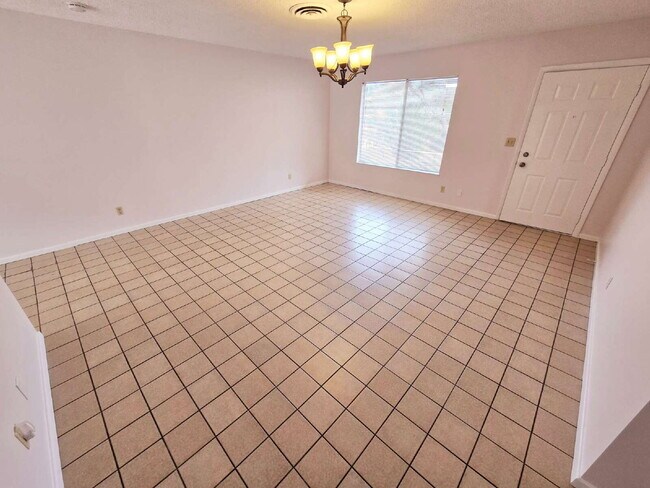 Building Photo - Spacious 4-Bedroom Oasis with Elegant Granite Touches in Vibrant Las Vegas!