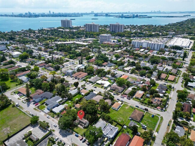 Building Photo - 1238 NE 112th St