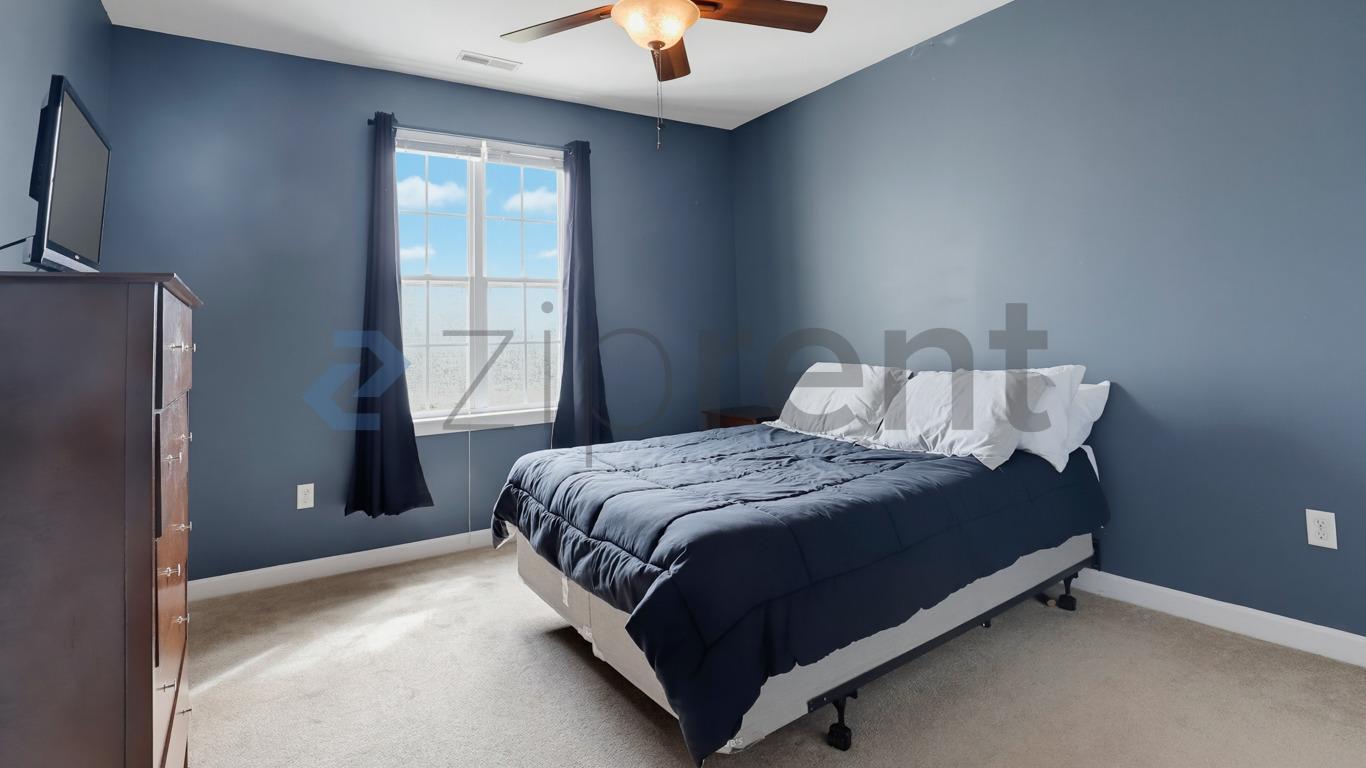 Building Photo - Unit 413