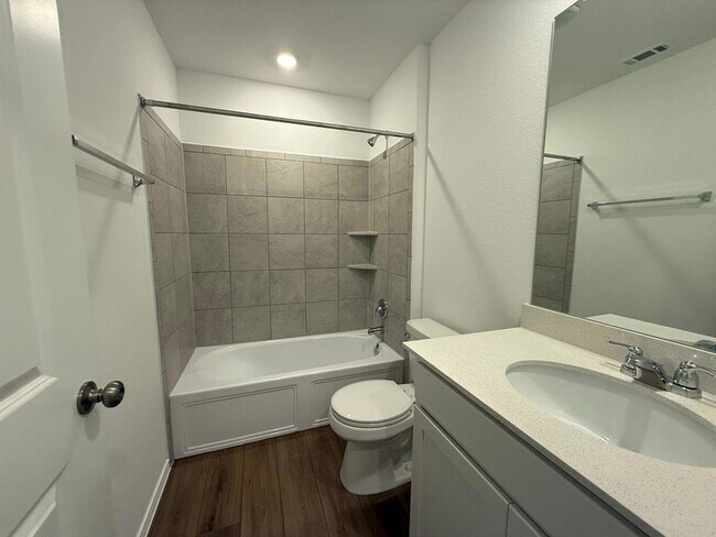 Building Photo - 290 Gresham