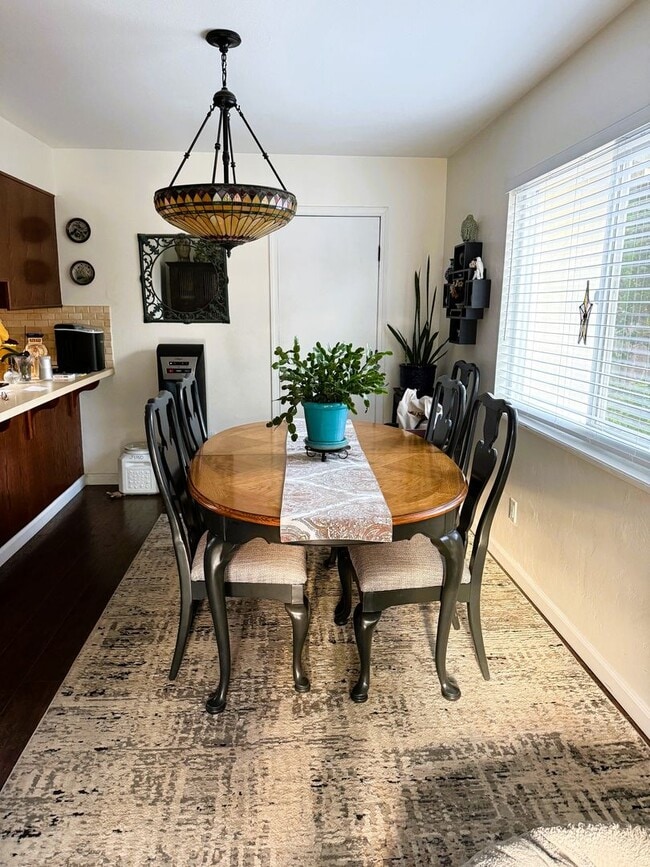 Building Photo - Delightful Home with Fenced Yard Great Cul...