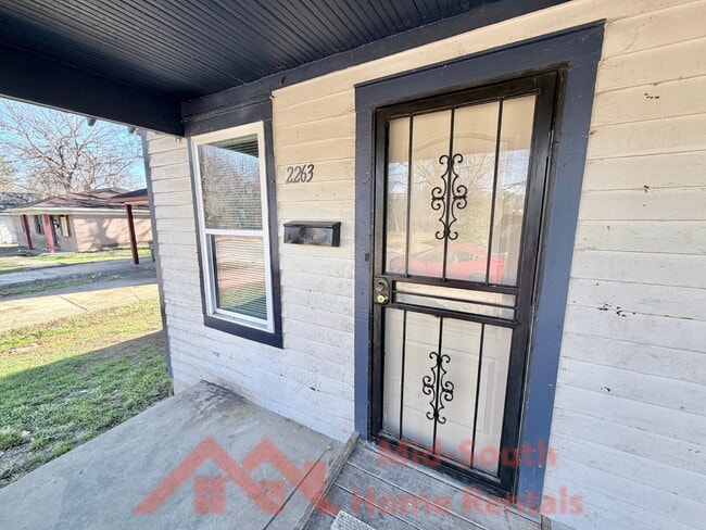 Building Photo - 2263 Hunter Ave