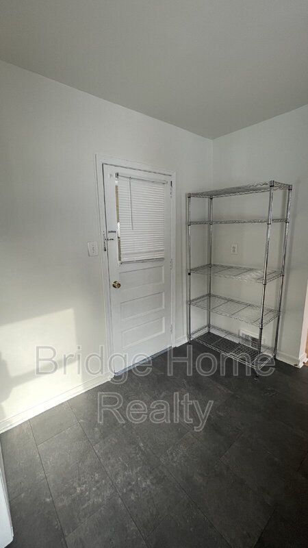 Building Photo - 319 N Balph Ave