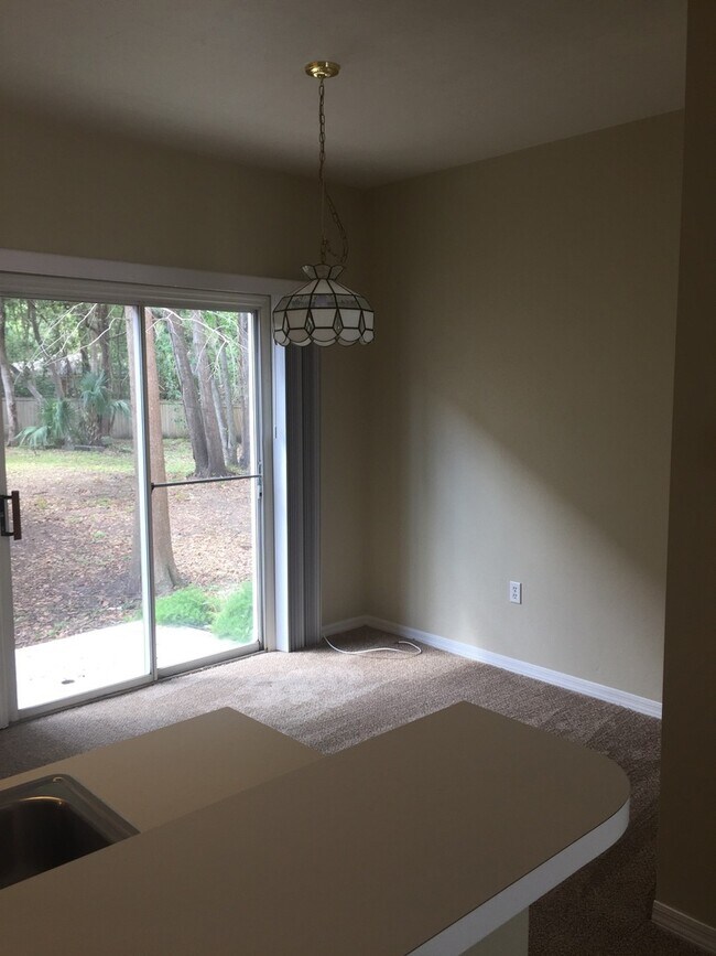 Building Photo - 2 Bedroom 2 1/2 Bath In NW Seventh Street ...