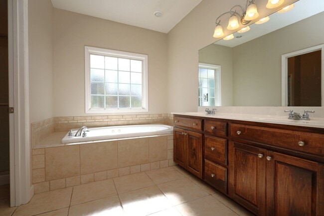 Building Photo - 4620 Oxbottom Dr