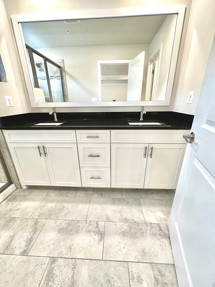 Building Photo - 828 Teacher Mitchell Rd