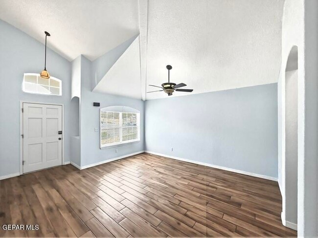 Building Photo - 10888 Loma Franklin Dr